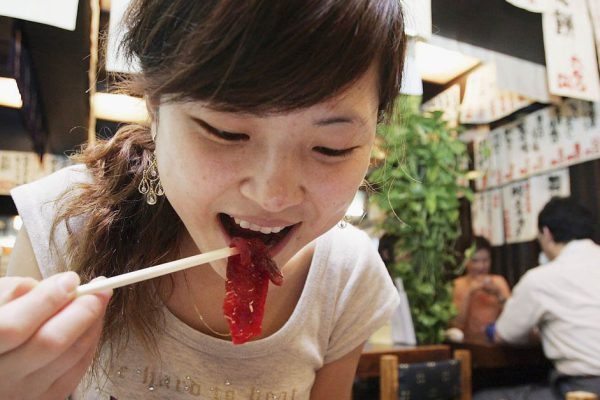 Почему японцы не ходят в гости и не пользуются урнами