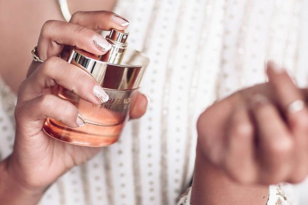 Отчего девяносто процентов красавиц подбирают себе духи неправильно