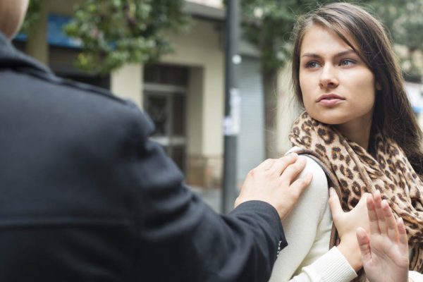 Жертва заигрываний на улице объясняет, чем ее раздражают комплименты мужчин