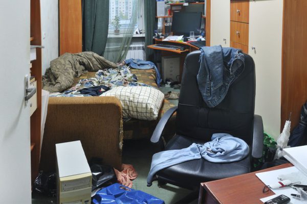 Почему свекровь бормочет, если в доме у невестки не убрано