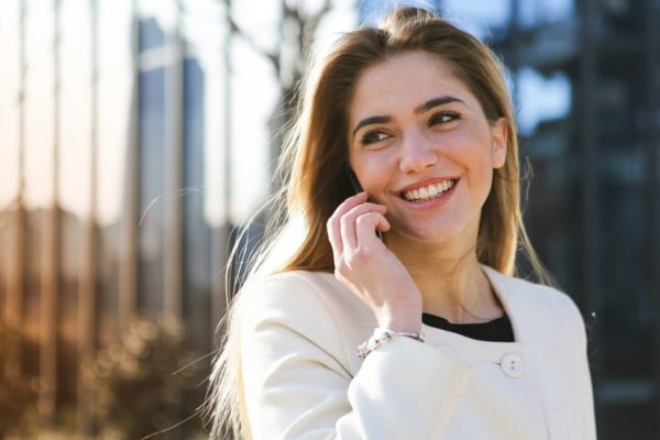 Никогда не отвечай таким словом на телефонные звонки, забудь, что оно существует